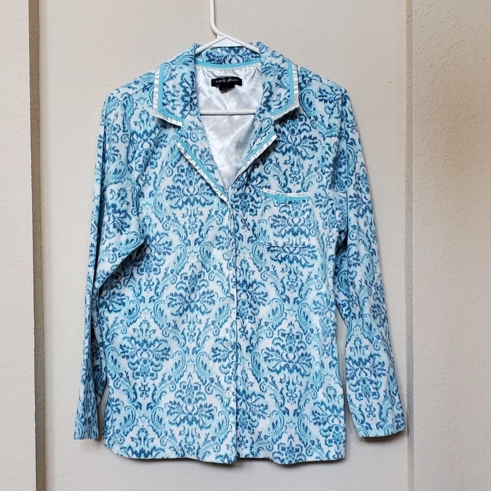 Earth Angels Fuzzy 2 piece PJ'S.   Size L